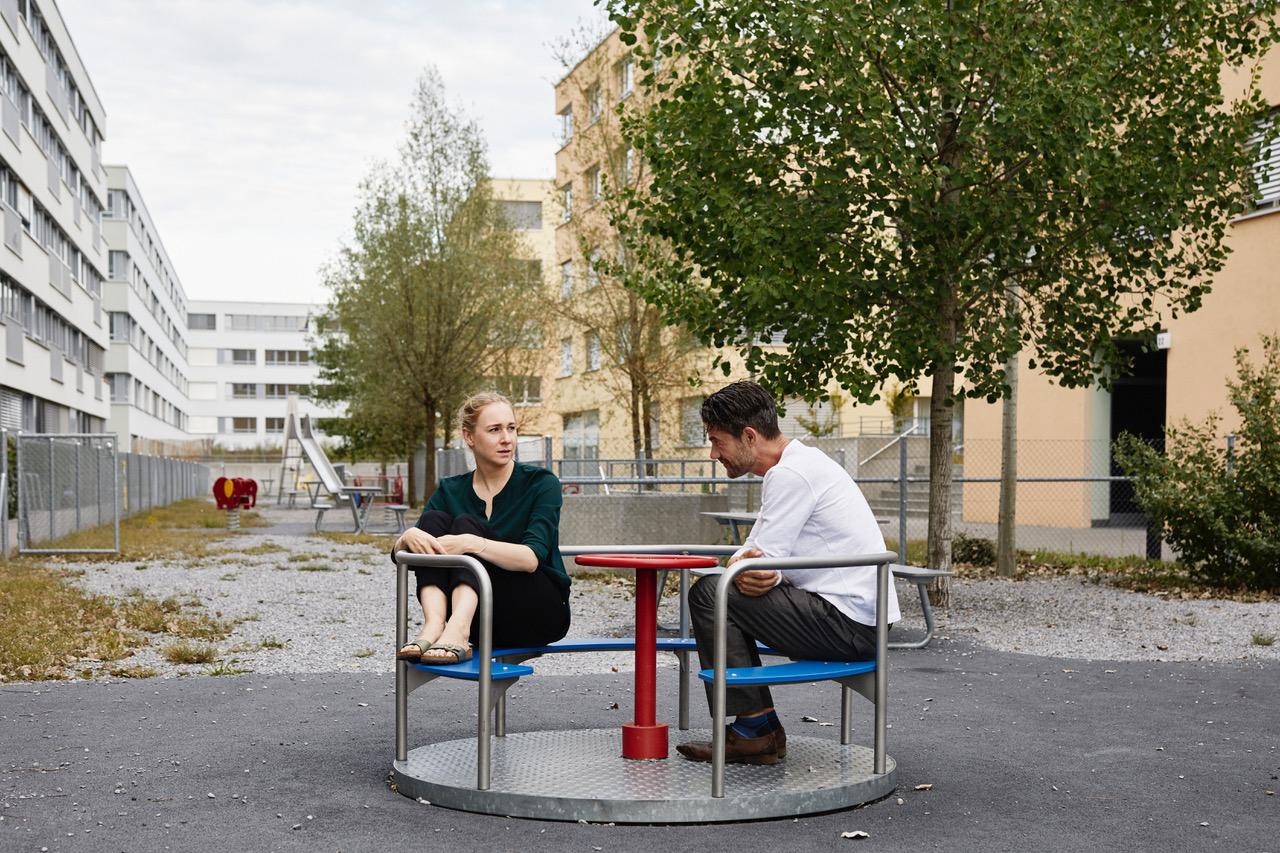 Rhaban Straumann und Elisabeth Hart mit "Wollen Sie wippen?"